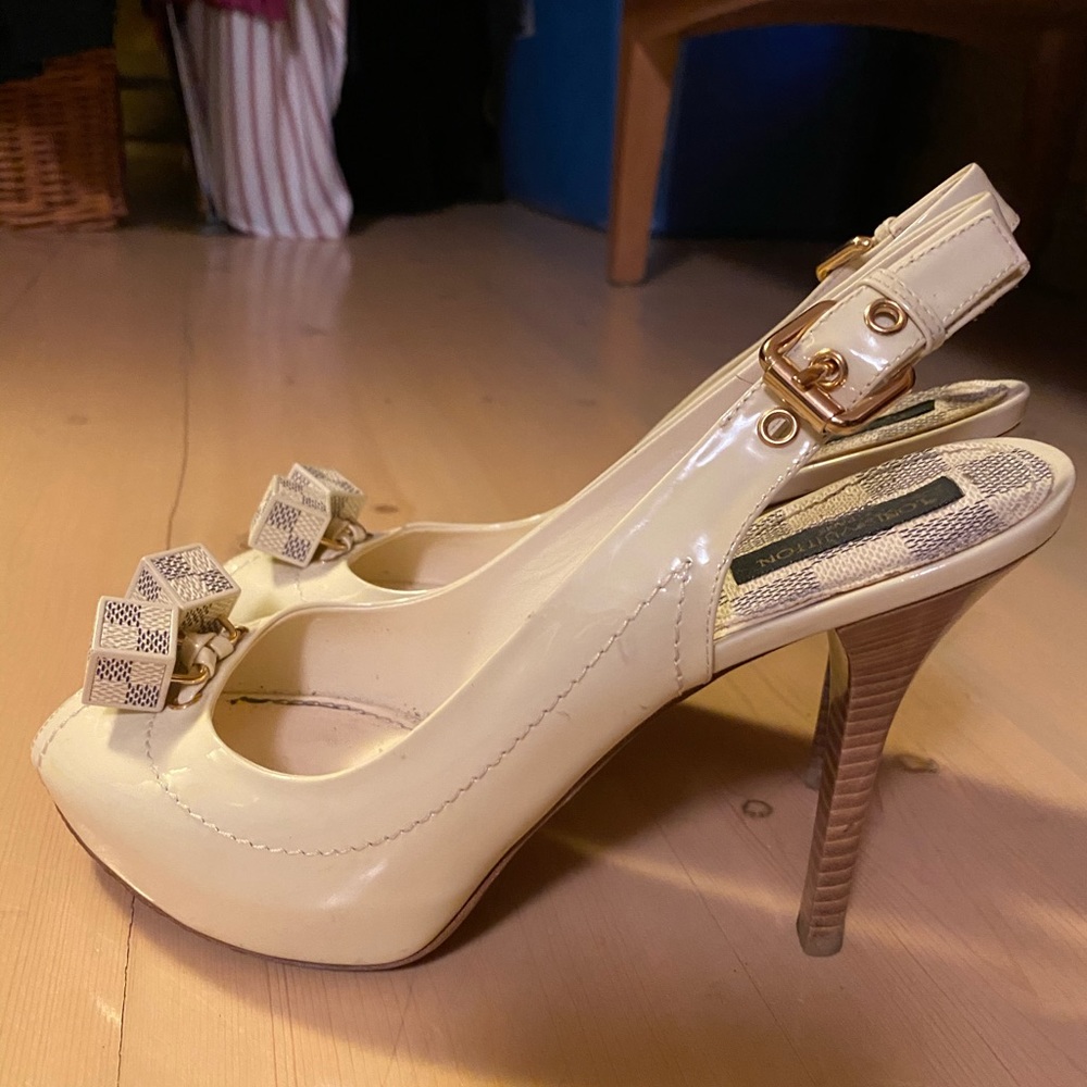 Louis Vuitton Women’s dice white heels 37.5